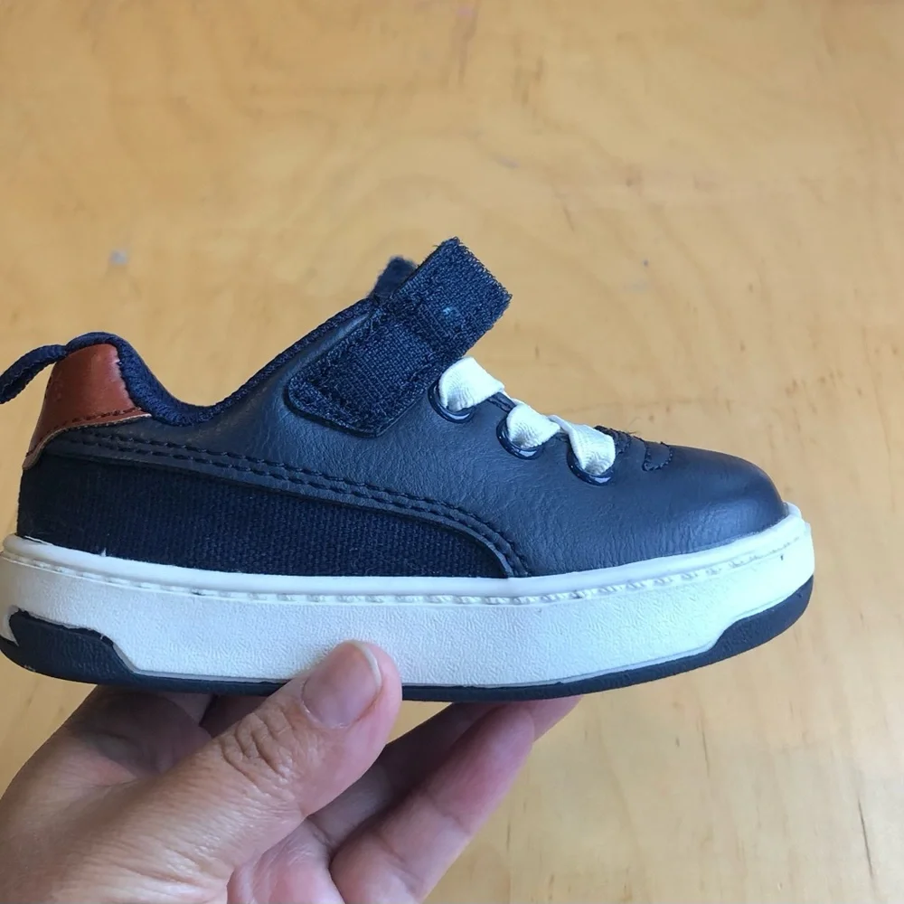 Carter’s Leather Low Top Sneakers Baby Size 5.